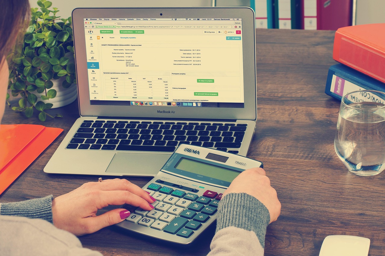accounting bookkeeping desk